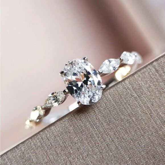 Silver Cubic Zirconia Ladies Oval Diamond Ring 6 7 - Picture 2 of 6